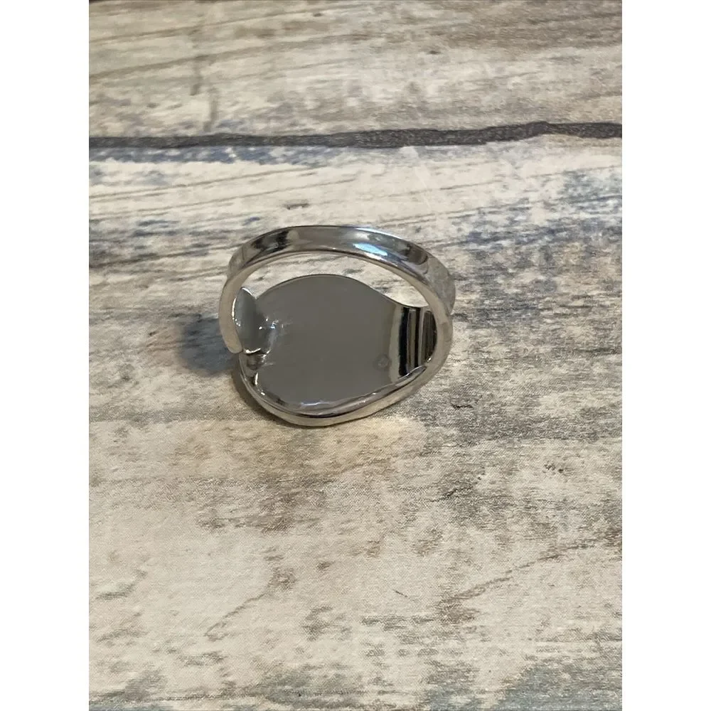Mother of Pearl Silver plated tone  Spoon Ring‎ White MOP NWOT size 7